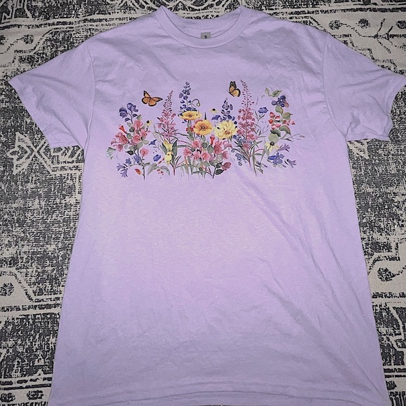 Vintage Tops - VTG Oversized Lilac Butterfly & Flower Graphic T-Shirt: Size M